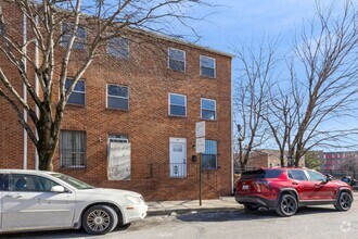 Building Photo - ***SECTION 8 ***4-bedroom, 2-bathroom end-...