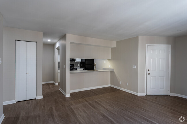 2BR, 2BA - 840 SF - The Station