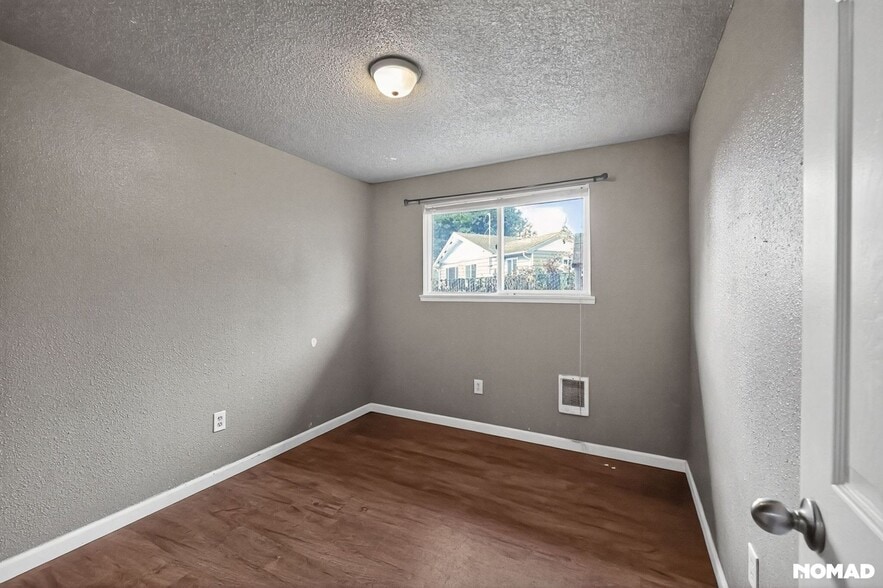 Building Photo - 1106 Walnut St