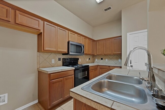 Building Photo - 1427 Piedmont Dr