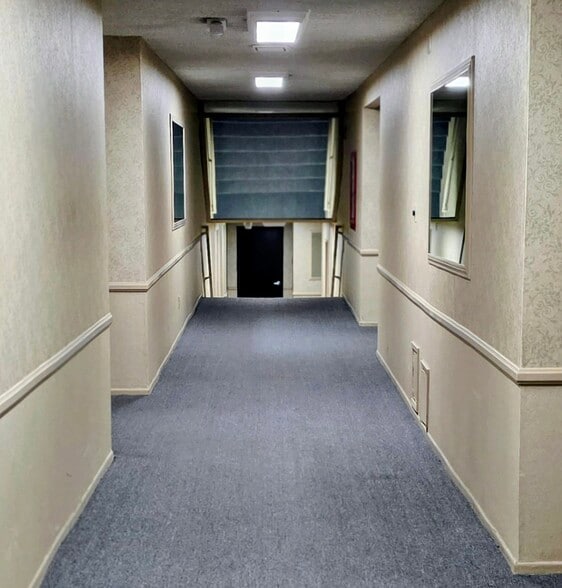 Third floor hallway - 1222 N Olive Dr