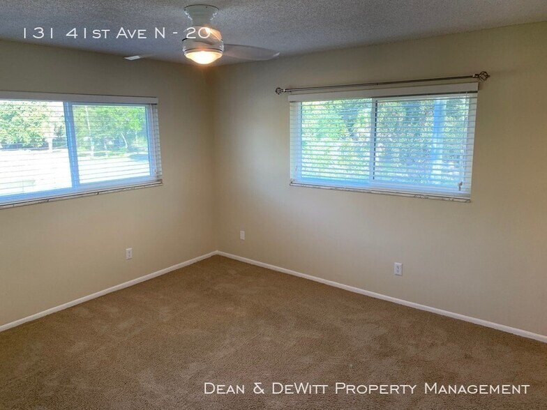 Building Photo - 2 Bed/2 Bath - Unit 31