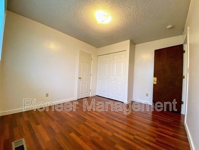 Building Photo - 208 Hawthorne St