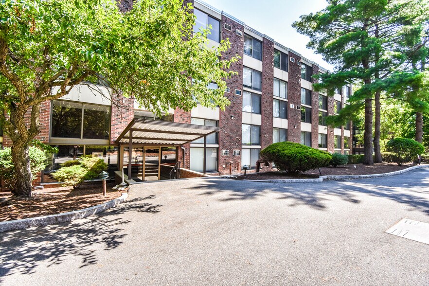 Primary Photo - 993 Massachusetts Ave