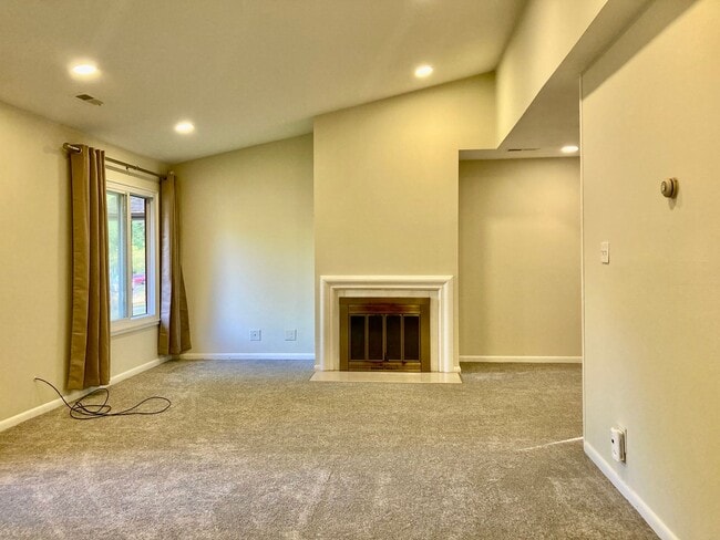 Building Photo - 16 Aquarius Ct