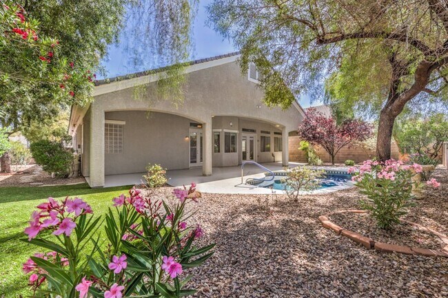 Building Photo - Stylishly Updated Henderson Home | New Stainless Steel Appliances | Heated Pool