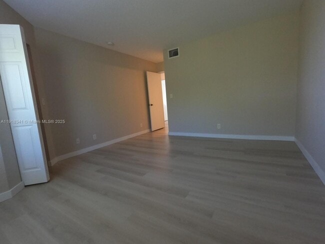 Building Photo - 2223 Pasadena Way