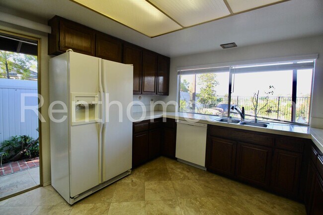 Building Photo - 10258 Grayfox Dr