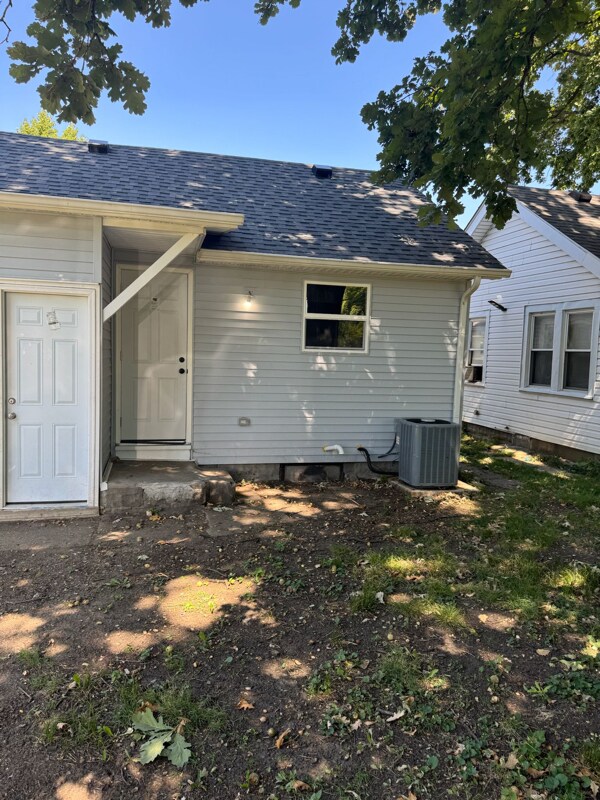 Building Photo - 1617 Lawton Ave