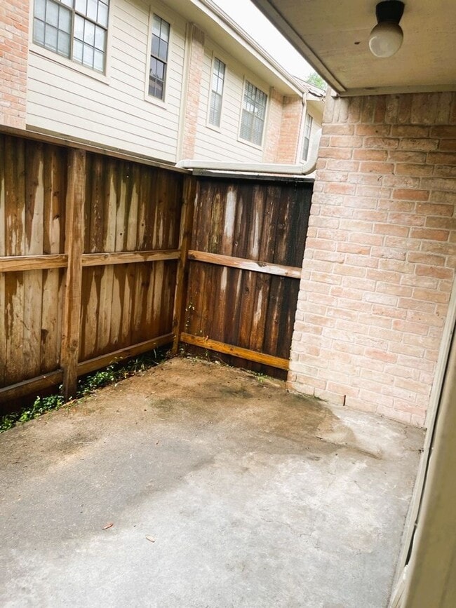 Building Photo - 14600 Fonmeadow Dr