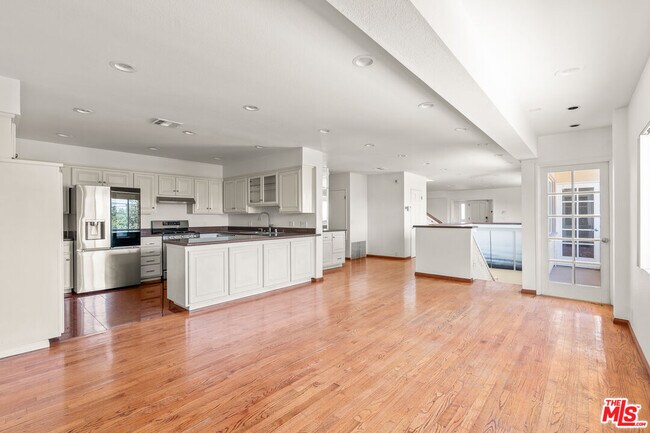 Building Photo - 3962 Oakfield Dr