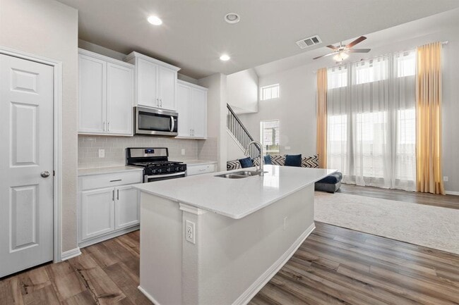 Building Photo - 159 MacArthur Dr