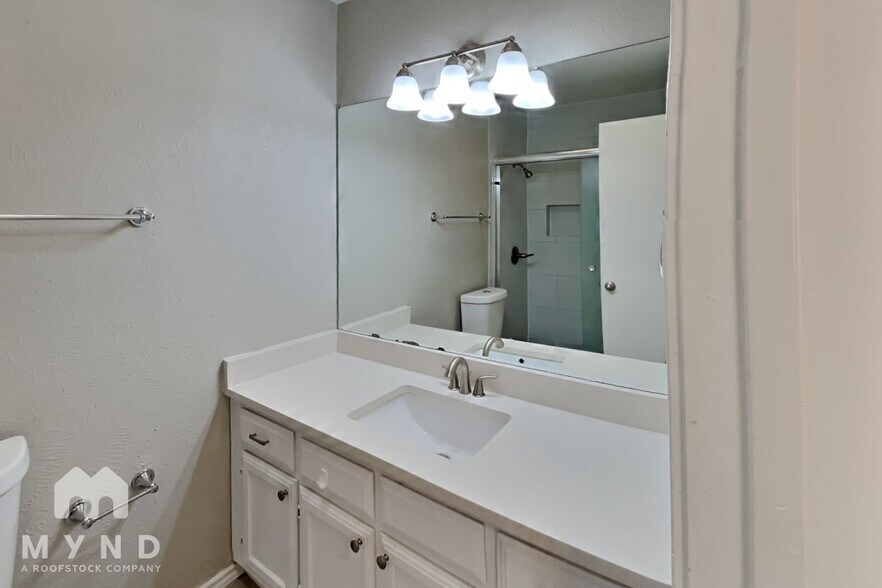 Building Photo - 7413 Waterway Dr