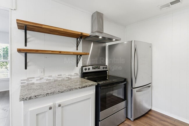 Building Photo - 20 Martha Ave