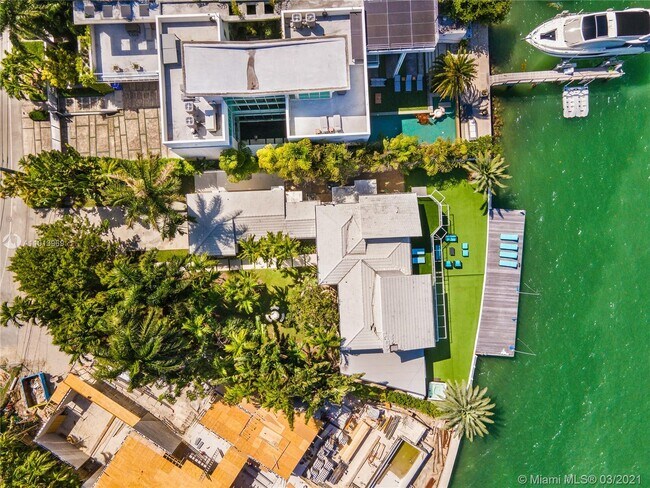 Building Photo - 1413 N Venetian Way