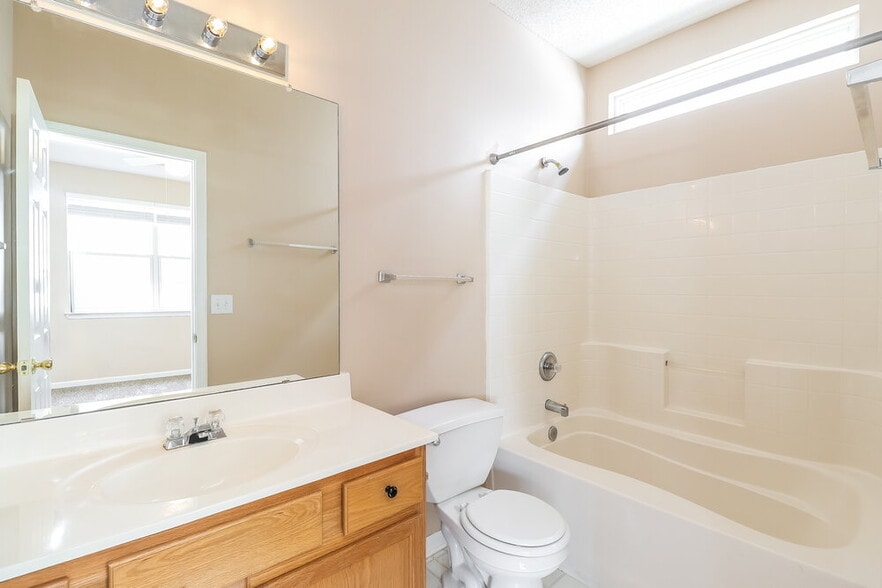 Building Photo - 8707 Meadowmont View Dr
