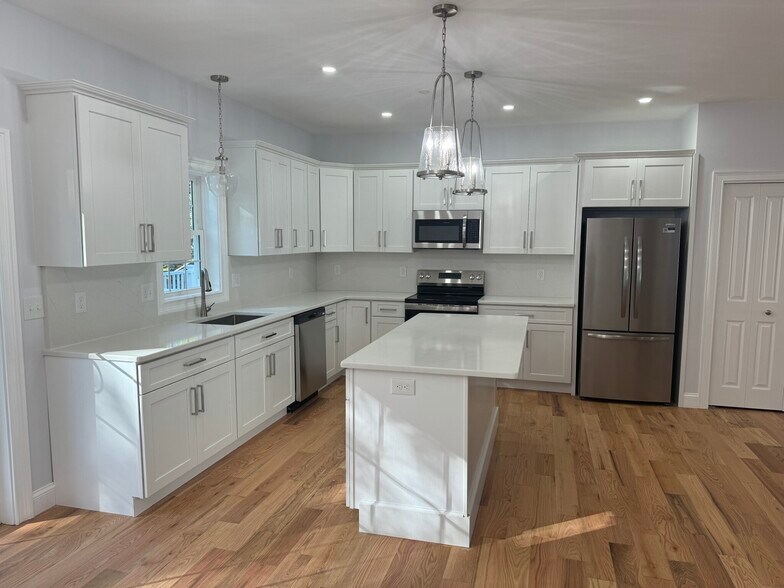 Primary Photo - 8 Elton St