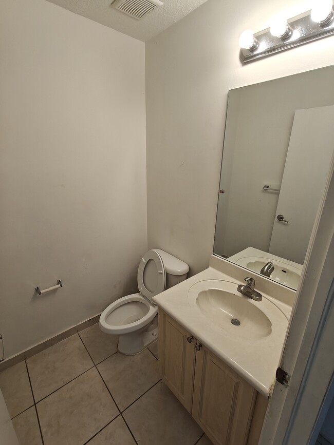 Building Photo - 1035 SW 144th Ave