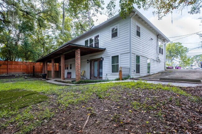 Building Photo - 1313 N Gadsden St