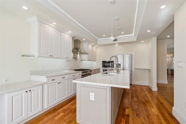 Building Photo - 344 21st Ave NE