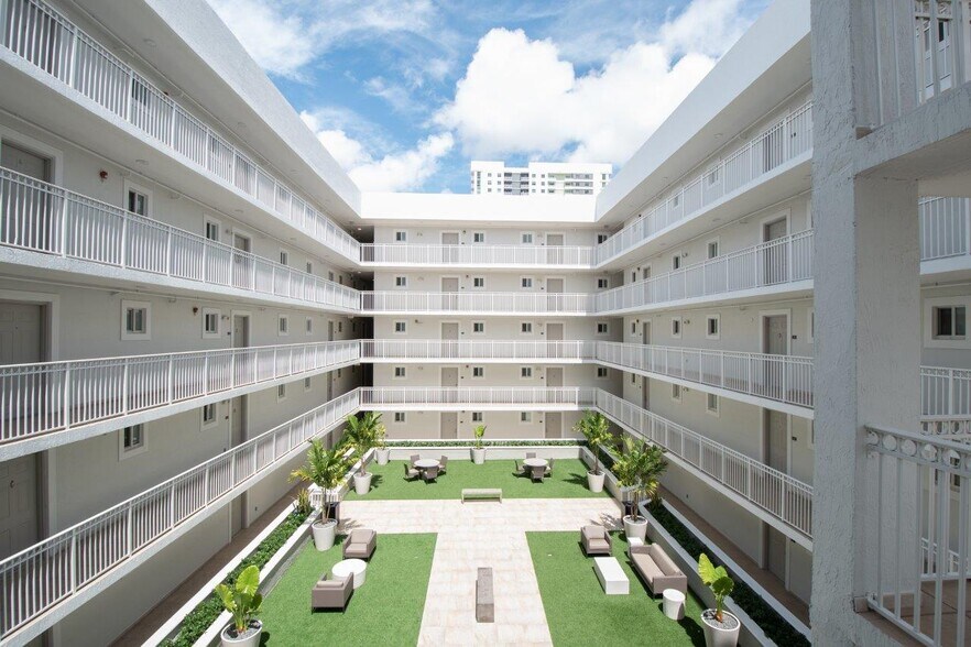 Building Photo - Legacy at Brickell