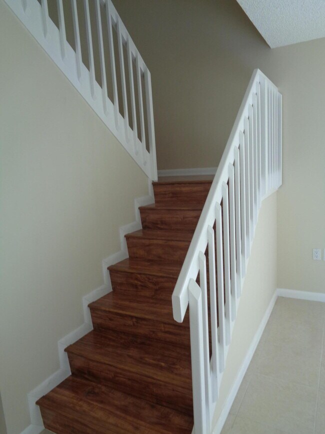 Building Photo - 505 5th Way