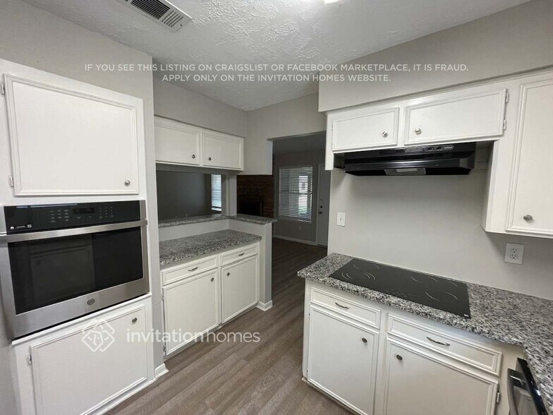 Building Photo - 16519 Cairngorm Dr