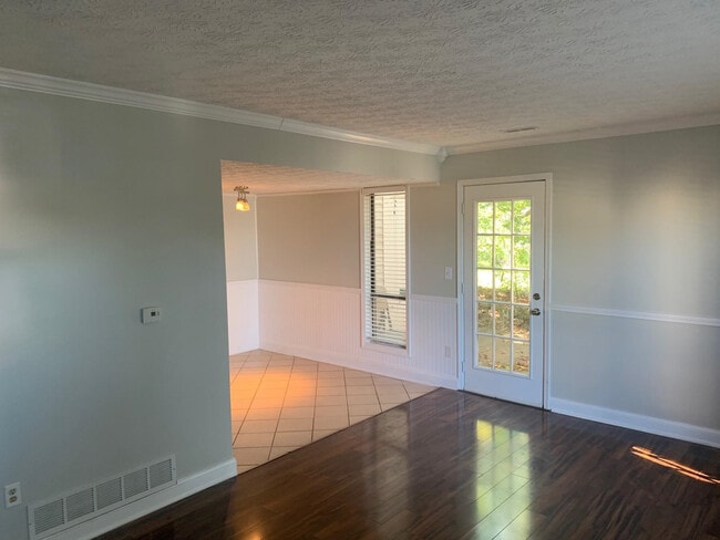 Building Photo - 4243 Briarwood Dr