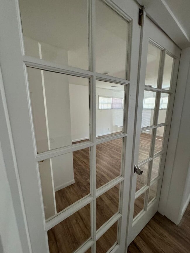 Building Photo - Spacious 4BR Home | Private Yard | Great L...