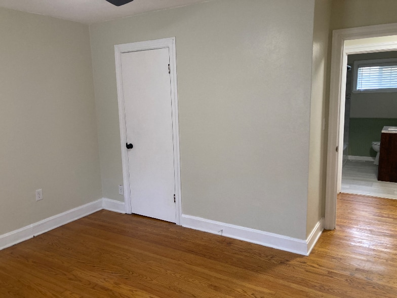 Building Photo - 222 Bank Dr