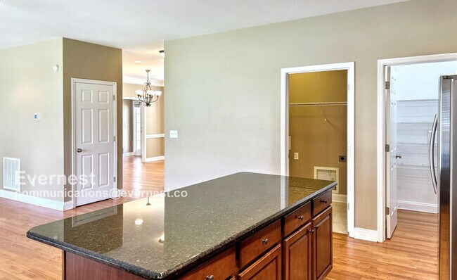 Building Photo - 100 Paxford Ct
