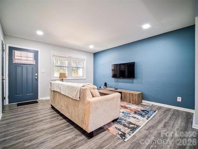 Building Photo - 2515 Thornton Rd