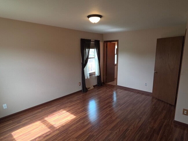 Building Photo - 4 bedroom home in Pleasant Prairie