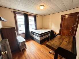 Building Photo - 142 W Adams St