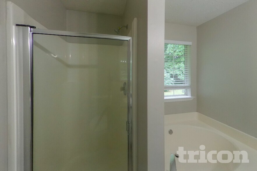 Building Photo - 104 Kimbell Farm Dr