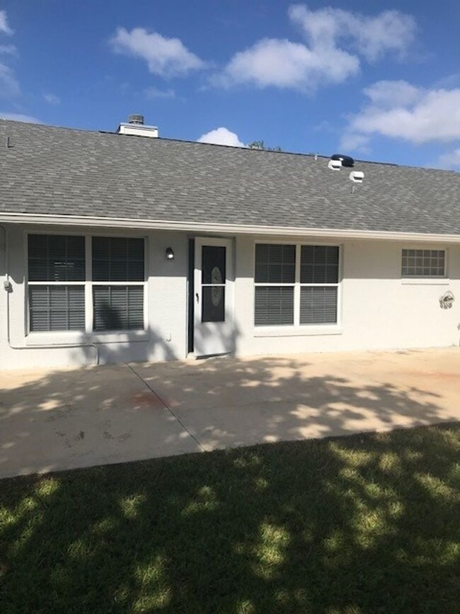 Building Photo - Adorable 3/2 located in Oviedo - Alafaya W...