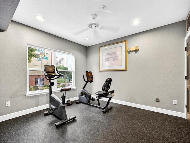 Building Photo - Downtown stunner! 1-Bed / 1-Bath in the Gr...
