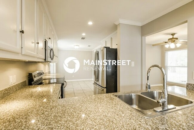 Building Photo - 4 Bedroom Pet-Friendly Home in Houston, TX with Main Street Renewal