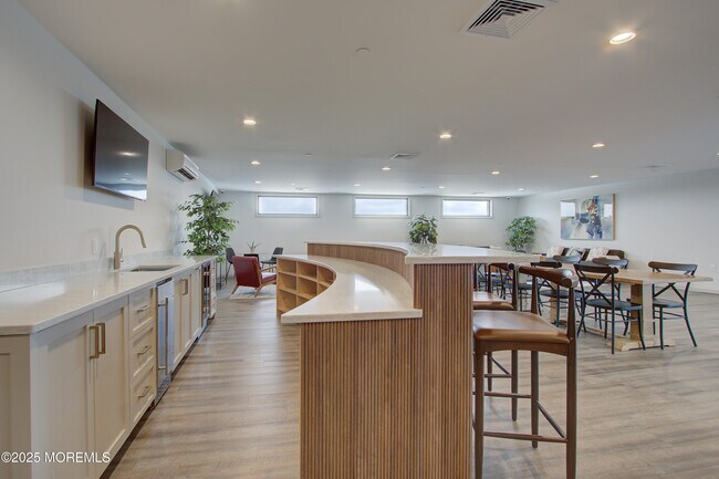 Building Photo - 258 Morris Ave