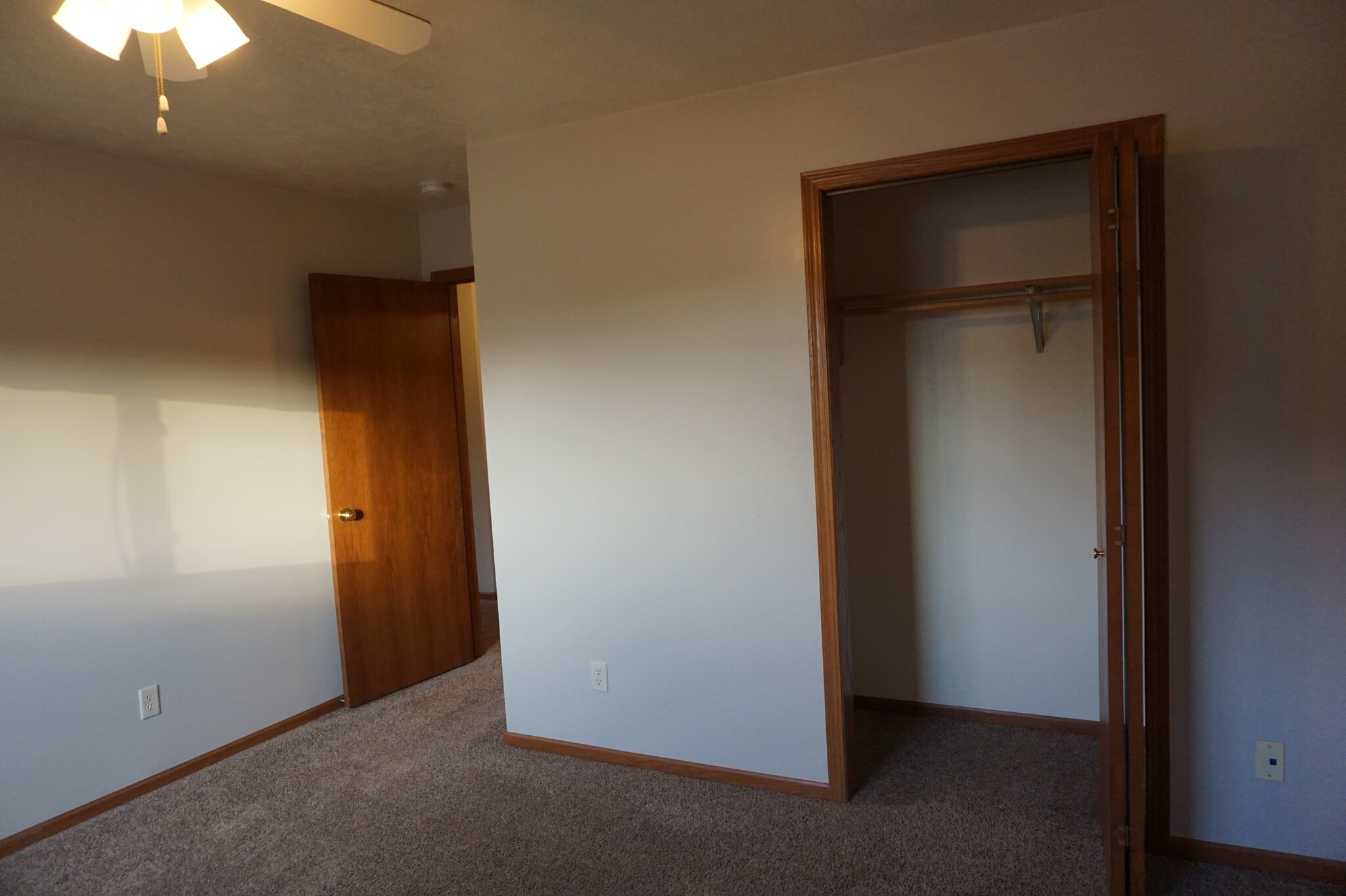 Building Photo - 1400 E Rushmore Dr