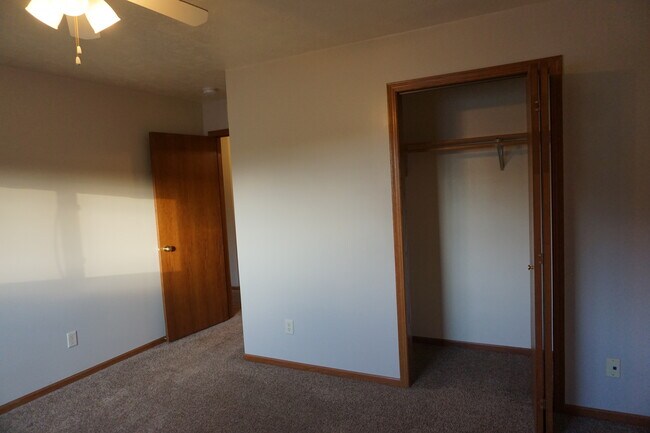 Building Photo - 1400 E Rushmore Dr