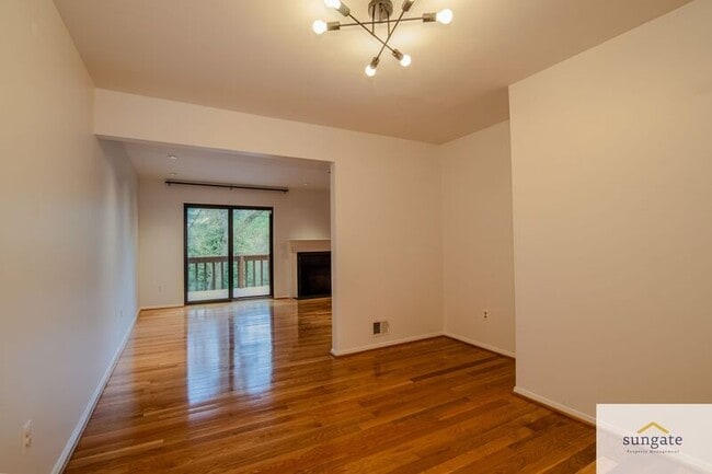Building Photo - 418 Five Farms Ln