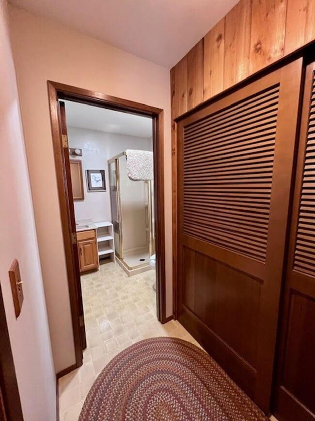 Building Photo - Fully Furnished Short Term Rental Right on...
