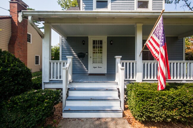 Building Photo - 812 Floral Ave