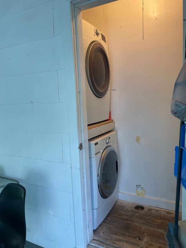 Building Photo - 2/1 Beach Bungalow in Biloxi