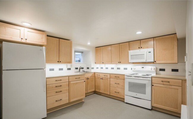 Building Photo - Updated One Bedroom in Beautifully Convert...