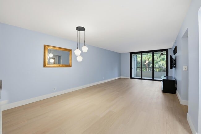 Building Photo - 2070 Homewood Blvd