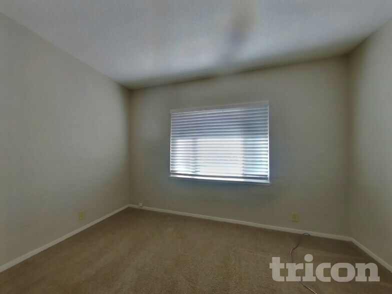 Building Photo - 573 Laurel St