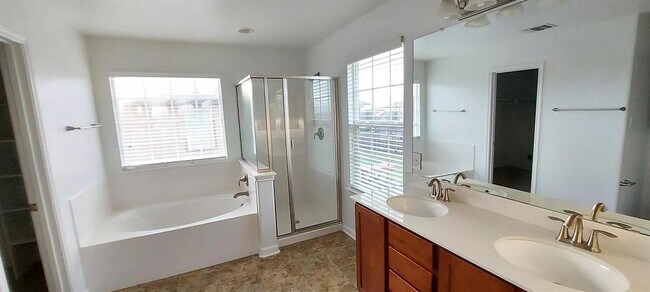 Building Photo - 455 Gina Dr
