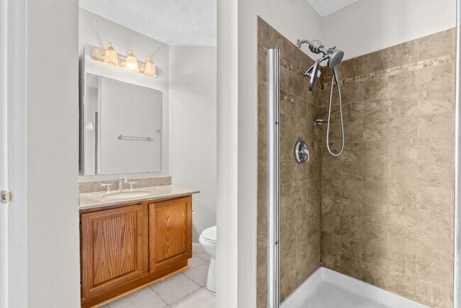 Building Photo - Amazing 2 Bedroom Rental